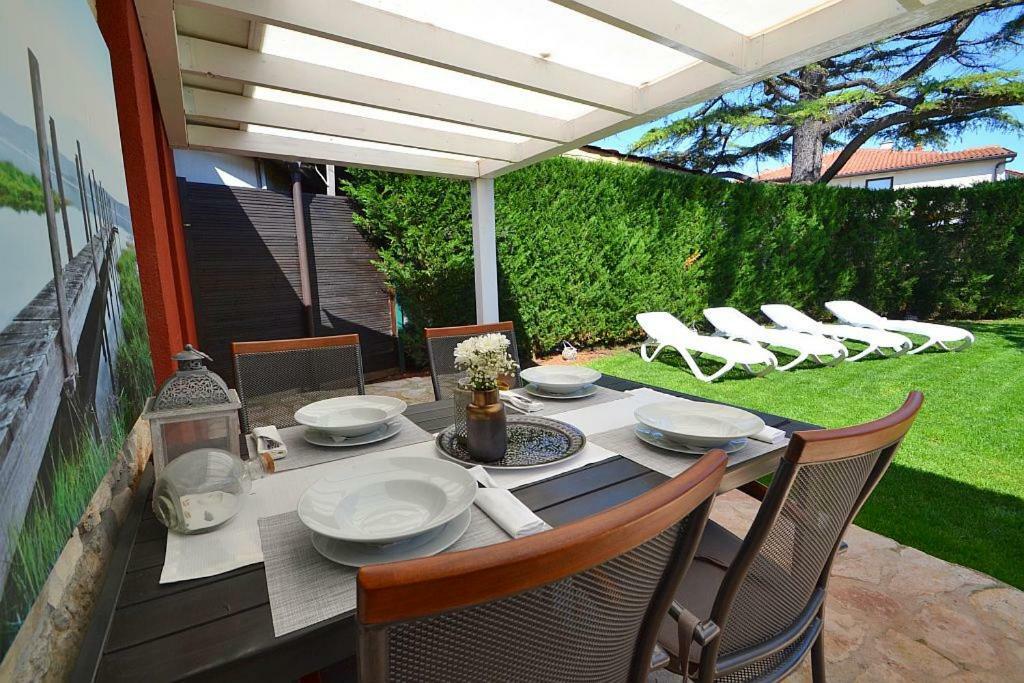 Villa Giardin Novigrad Istria Buitenkant foto